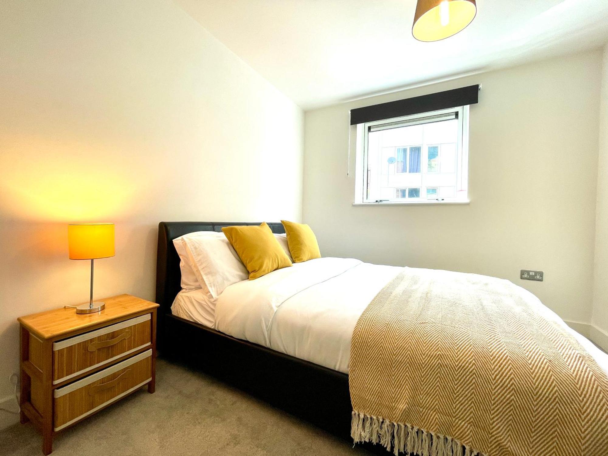 Rnm - Business Professionals Stay, Walsall City Centre, 2 Bedroom With Ensuite And Bathroom, Entire Place, Kitchen & Washroom With Amenities, Smart Tv, Easy Access, Fast Wifi, Parking Nearby, Great Transport Links Exterior foto